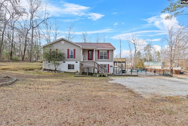 view of front of property with a front yard