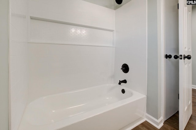 bathroom featuring tiled shower / bath and wood-type flooring