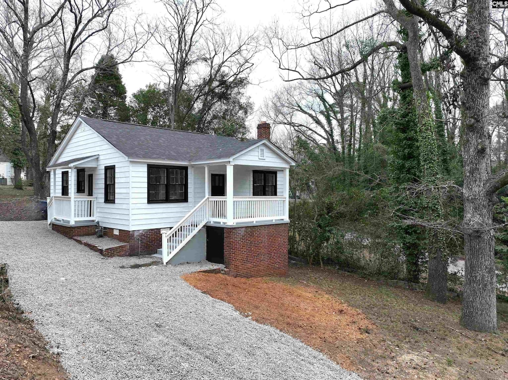 view of front of property featuring a porch