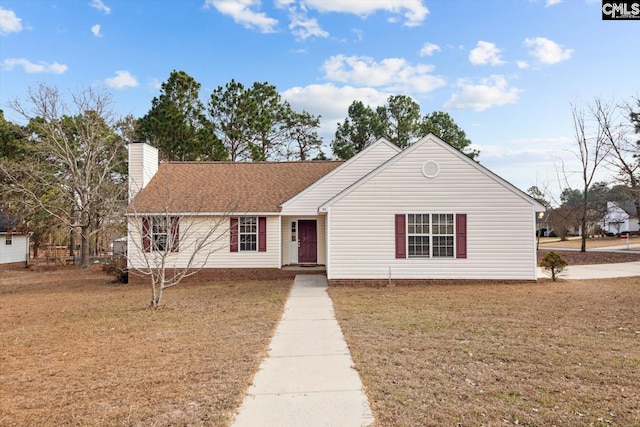 view of front of home featuring a front yard