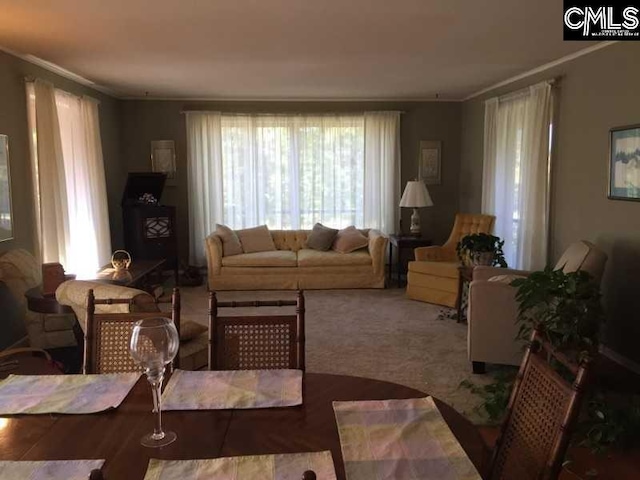 dining area with ornamental molding