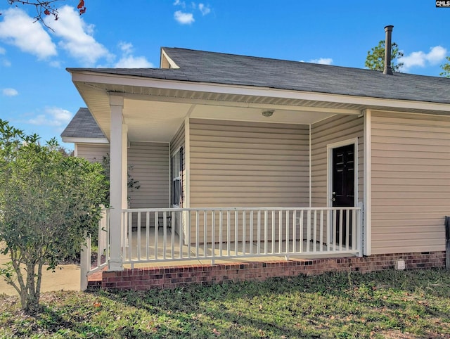 property entrance featuring a porch