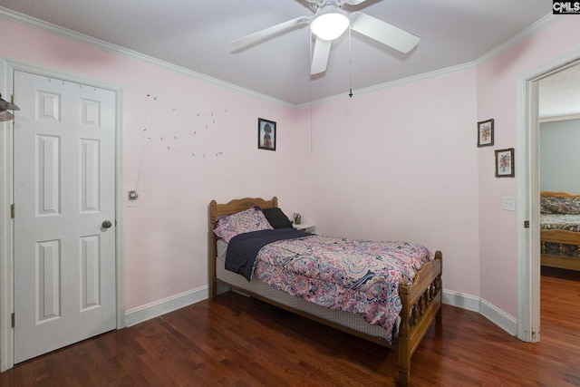 bedroom with crown molding, dark hardwood / wood-style floors, and ceiling fan