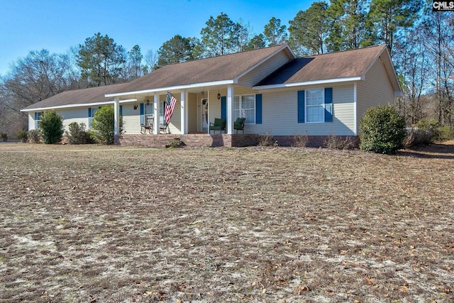 ranch-style home with a porch