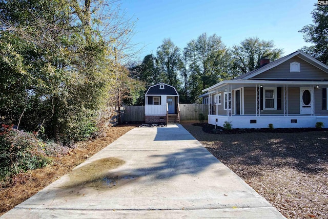 view of front of home featuring an outbuilding and covered porch