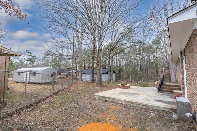 view of yard featuring a patio area