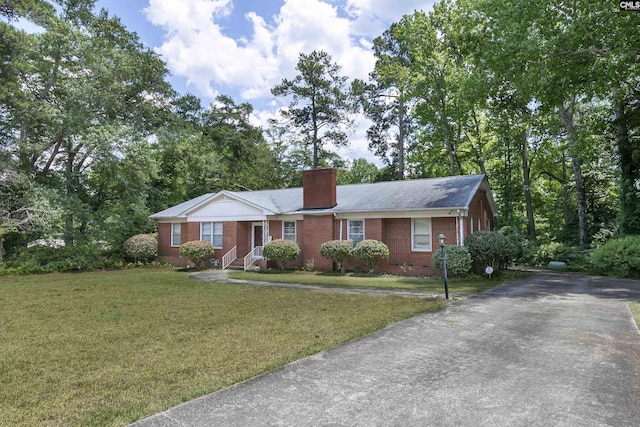 ranch-style home featuring a front yard