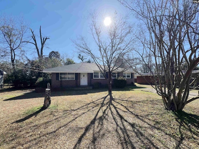 single story home featuring a front yard