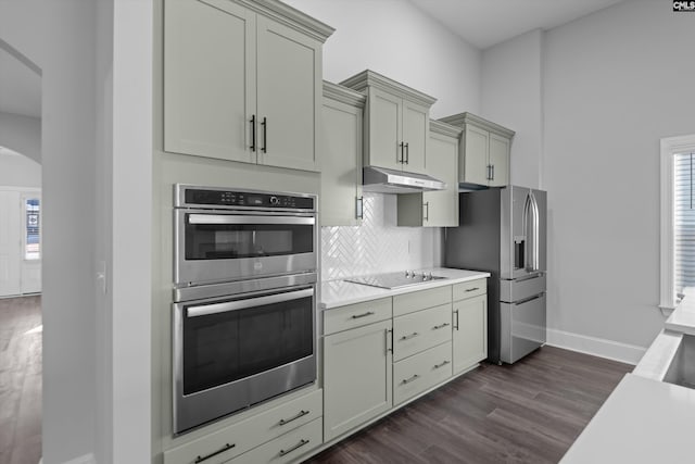 kitchen featuring tasteful backsplash, appliances with stainless steel finishes, dark wood-type flooring, and gray cabinetry