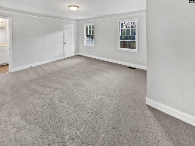 unfurnished room featuring carpet