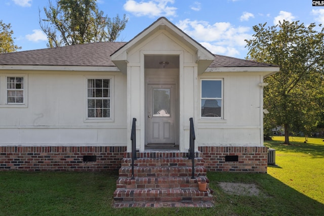 view of front of house with a front yard