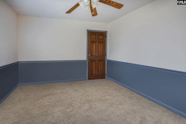 carpeted empty room featuring ceiling fan