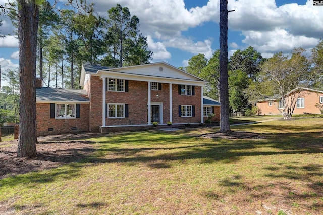 view of front of home featuring a front lawn