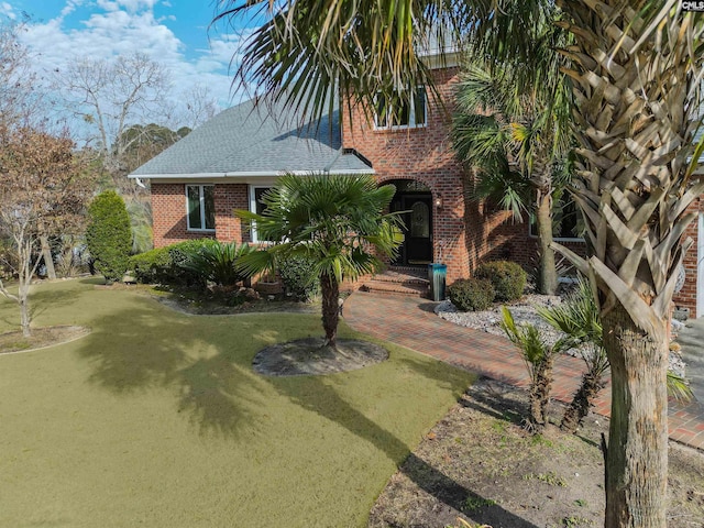 view of front of house with a front lawn