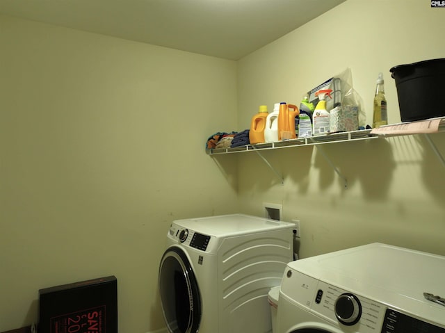 washroom featuring washing machine and clothes dryer