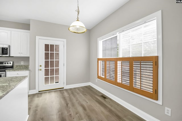 unfurnished dining area featuring light hardwood / wood-style flooring