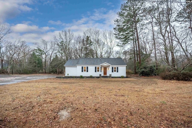 view of front of house with a front yard