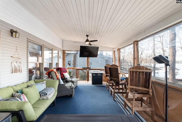 sunroom / solarium with ceiling fan