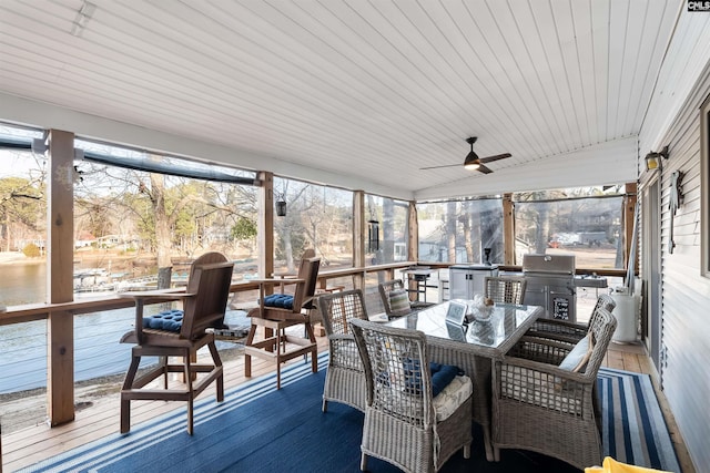 sunroom featuring ceiling fan