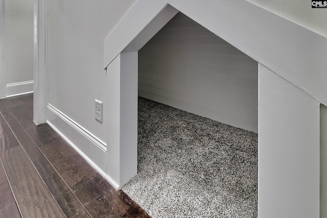 interior details with hardwood / wood-style floors