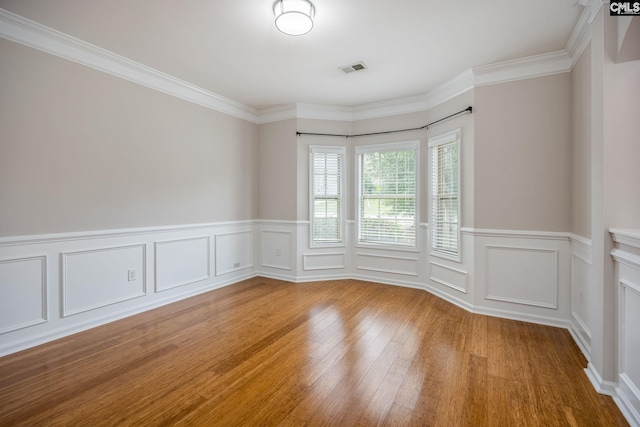 unfurnished room with crown molding and light hardwood / wood-style flooring