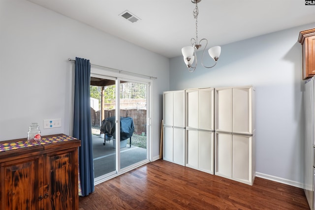 576 Flat Creek Dr, Blythewood, SC 29016 - dining area featuring dark wood-style floors, visible vents, a chandelier, and baseboards