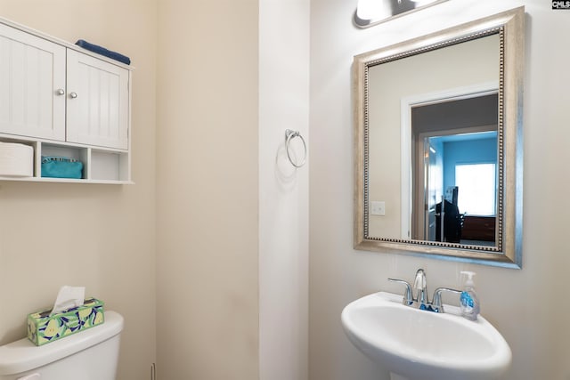 576 Flat Creek Dr, Blythewood, SC 29016 - half bathroom with toilet and a sink