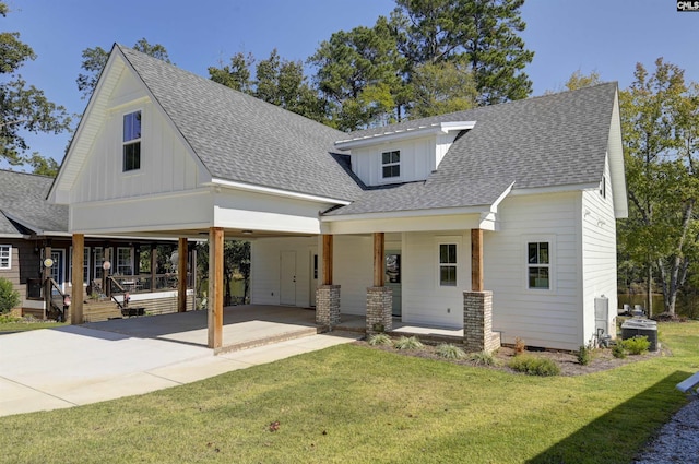 modern farmhouse style home with a carport and a front lawn