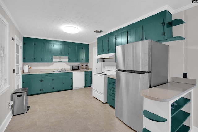 kitchen with crown molding, stainless steel appliances, and sink