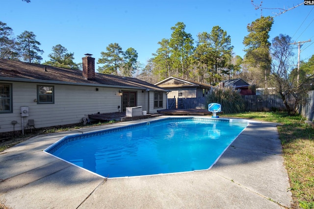 view of swimming pool