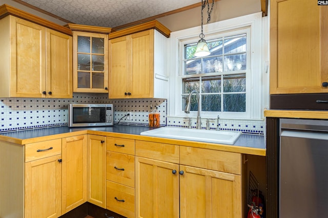 kitchen with sink, decorative light fixtures, decorative backsplash, and appliances with stainless steel finishes