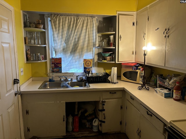 kitchen featuring sink