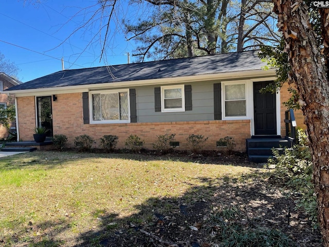 single story home featuring a front yard