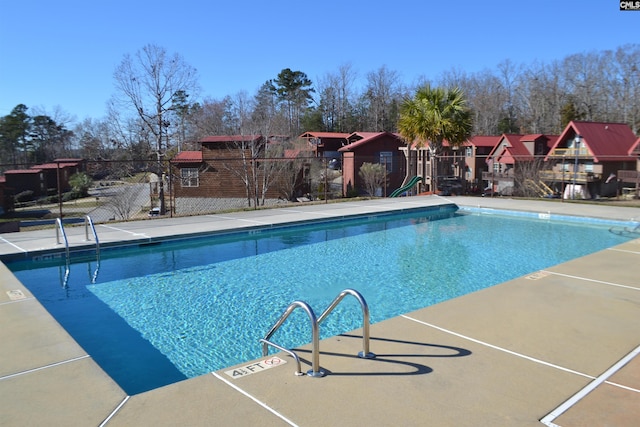 view of swimming pool