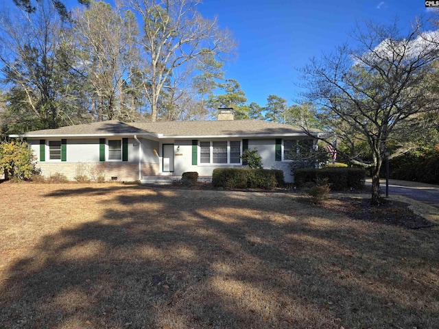 view of front facade featuring crawl space, a chimney, and a front yard