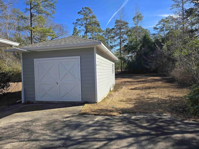 detached garage with driveway