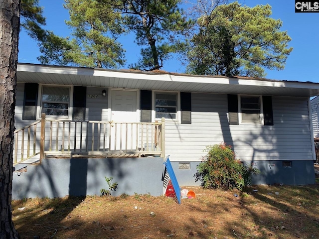 single story home featuring a porch