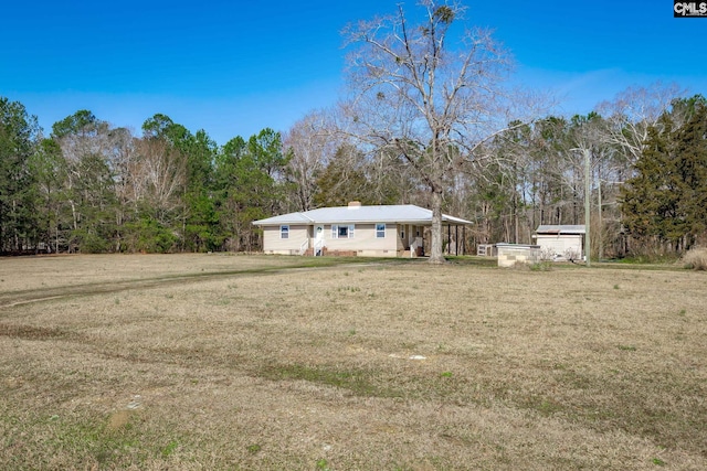 view of front of house featuring a front yard