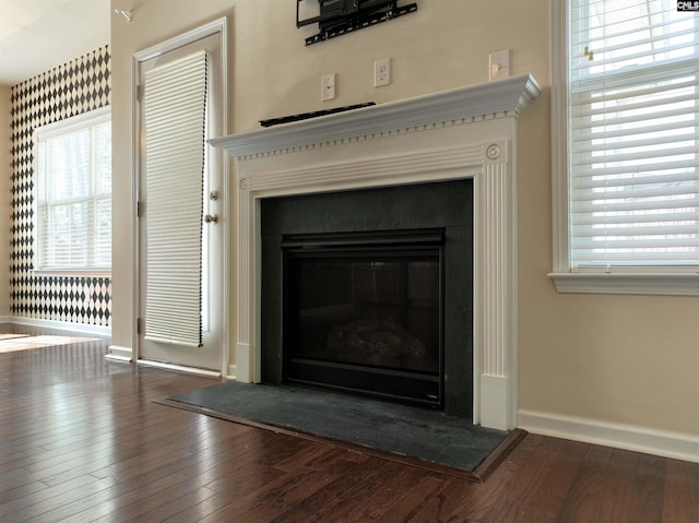 room details featuring hardwood / wood-style floors