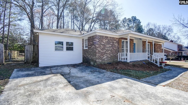 single story home featuring covered porch