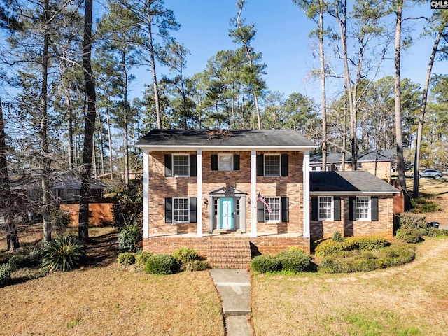 view of front of house featuring a front yard