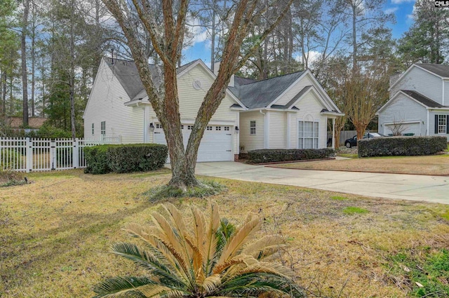 view of front facade featuring a front lawn and a garage