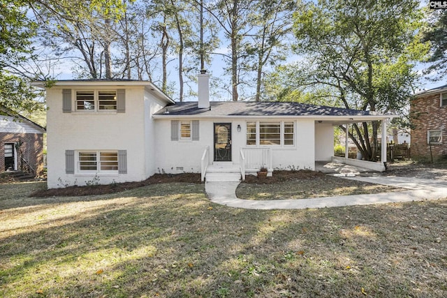 view of front of house featuring a front yard and a carport