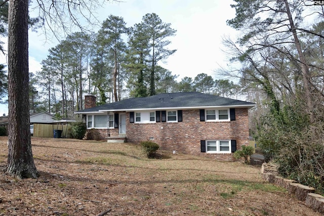 view of front facade with a front yard