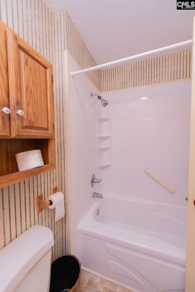 full bath with toilet, wallpapered walls, and shower / bathing tub combination