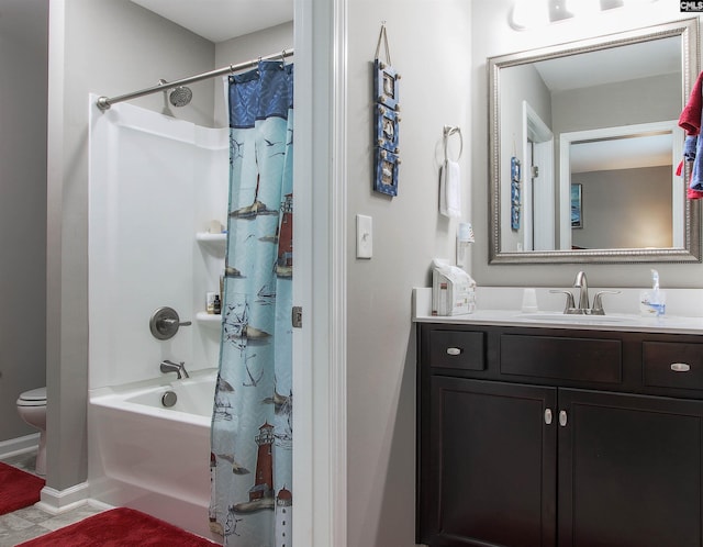 full bathroom with toilet, shower / bath combo with shower curtain, vanity, and baseboards