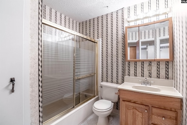 full bathroom with a textured ceiling, enclosed tub / shower combo, toilet, vanity, and wallpapered walls