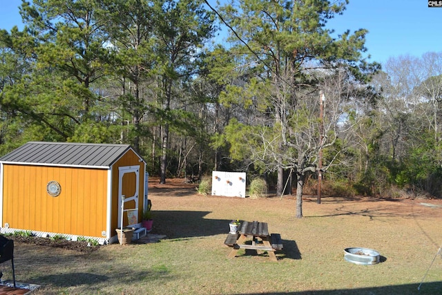 view of yard with a shed and an outdoor structure