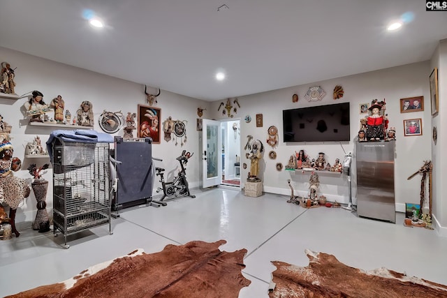 miscellaneous room featuring baseboards, concrete flooring, and recessed lighting