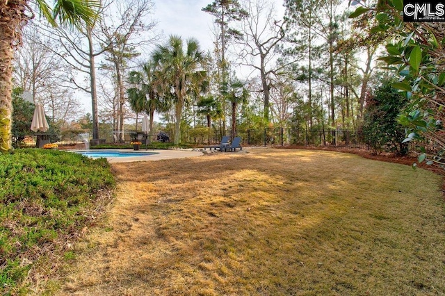 view of yard featuring fence and a fenced in pool